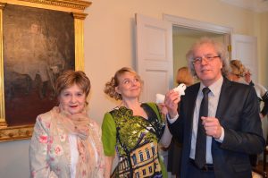 Leelo Tungal, Heli Laaksonen ja Guntars Godiņš Suomen suurlähetystössä