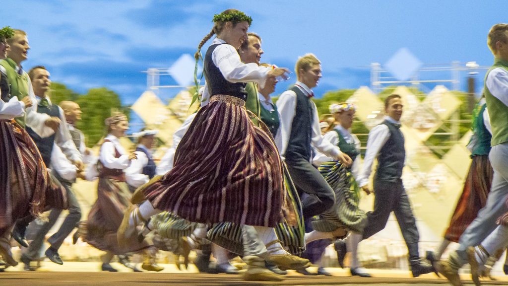 LAtvialainen kansantanssi Kuva: Tero H. Savolainen